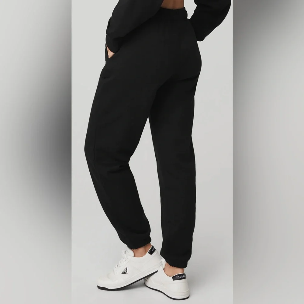 Alo Yoga NWT Accolade Sweatpants Cool Chrome Logo Black, Pockets XS
